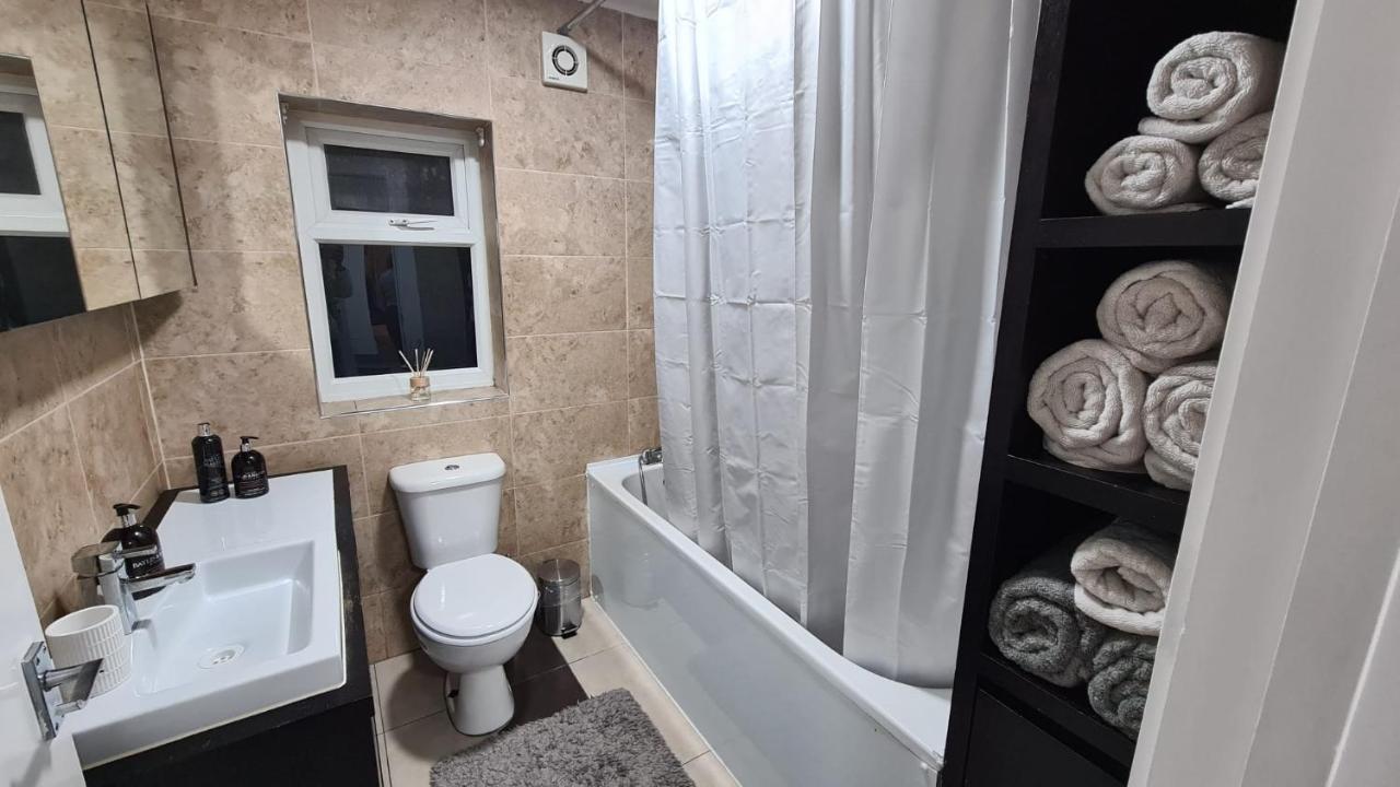 Luxury 1 Bedroom Flat In The Heart Of Wood Green Londýn Exteriér fotografie