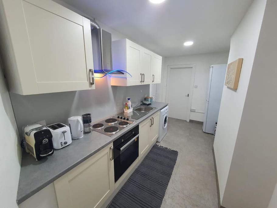 Luxury 1 Bedroom Flat In The Heart Of Wood Green Londýn Exteriér fotografie